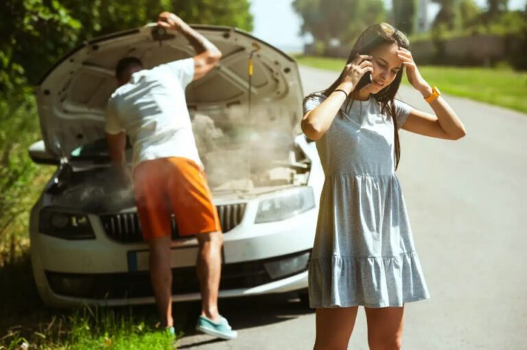 Couple broken down on the side of the road during Texas summer heat | Daniel Stark Injury Lawyers